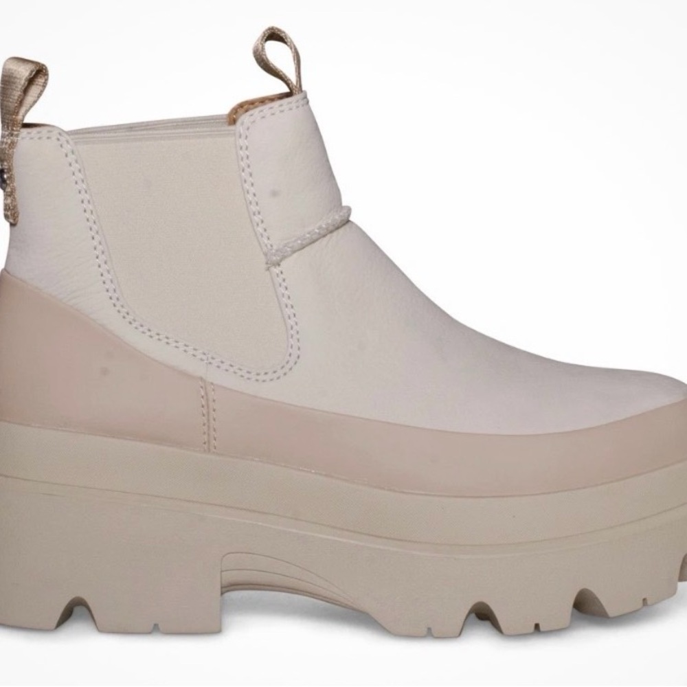 UGG Brisbane Chelsea boots sea salt new in box NIB sz 8 leather waterproof